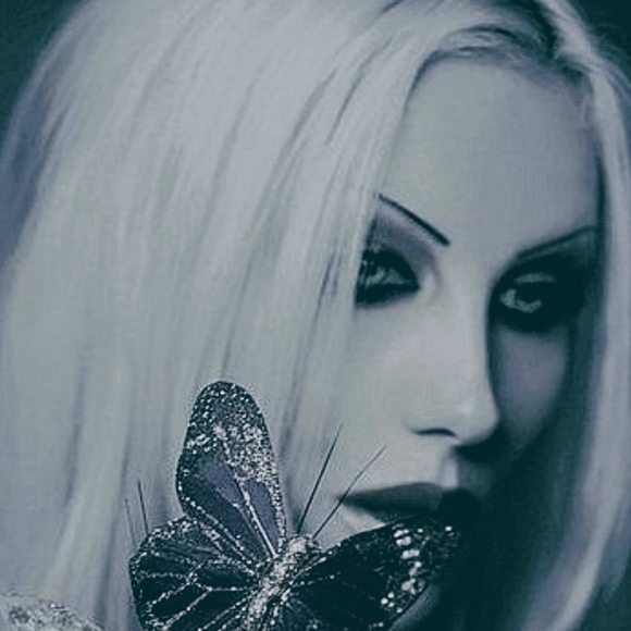 Meet your Posher, Ava! - Picture 2 of 7